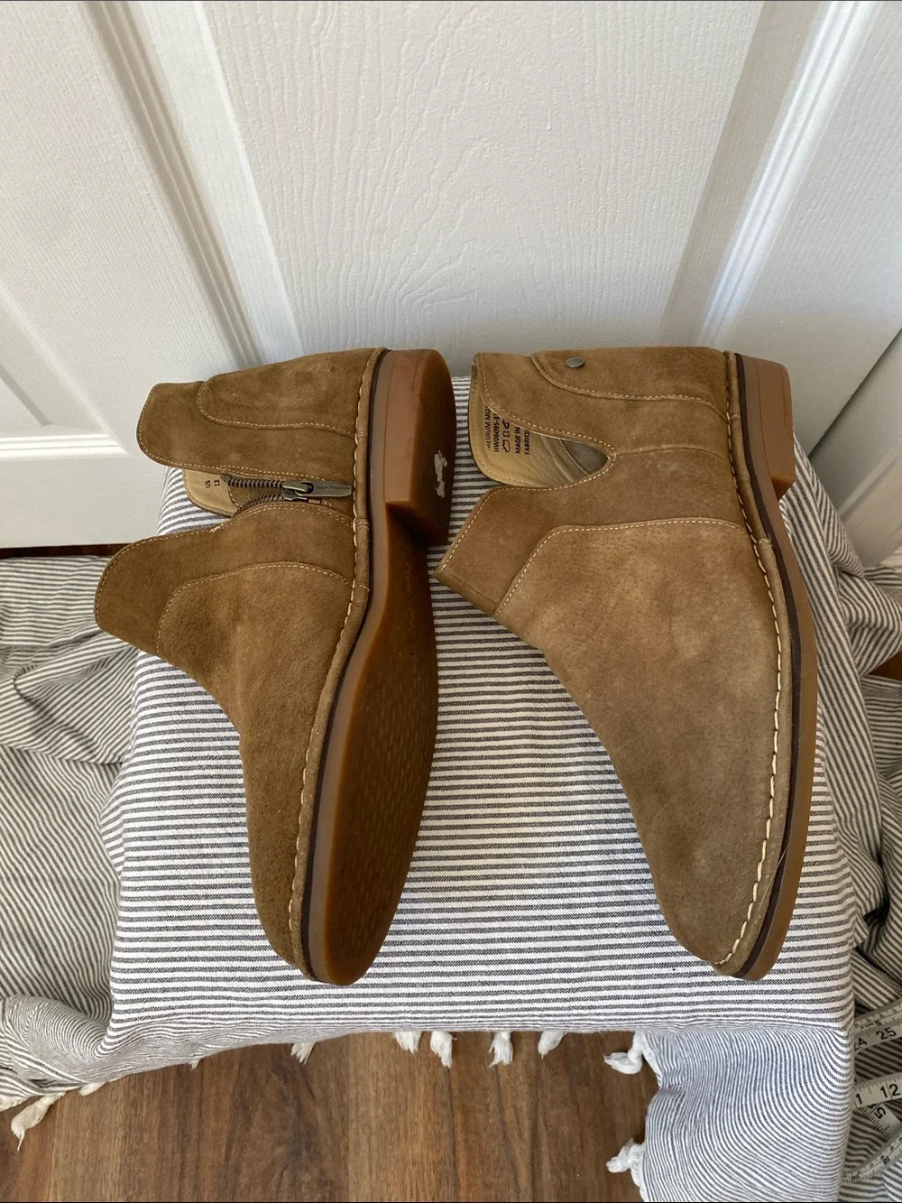 Hush Puppies Men's Suede Chukka Boots in Tan Brown